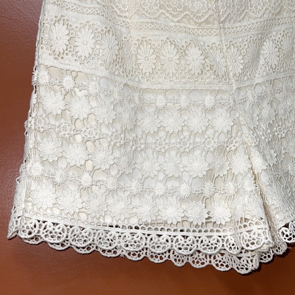 Forever 21 Lace Overlay Shorts Size Small - Picture 3 of 12